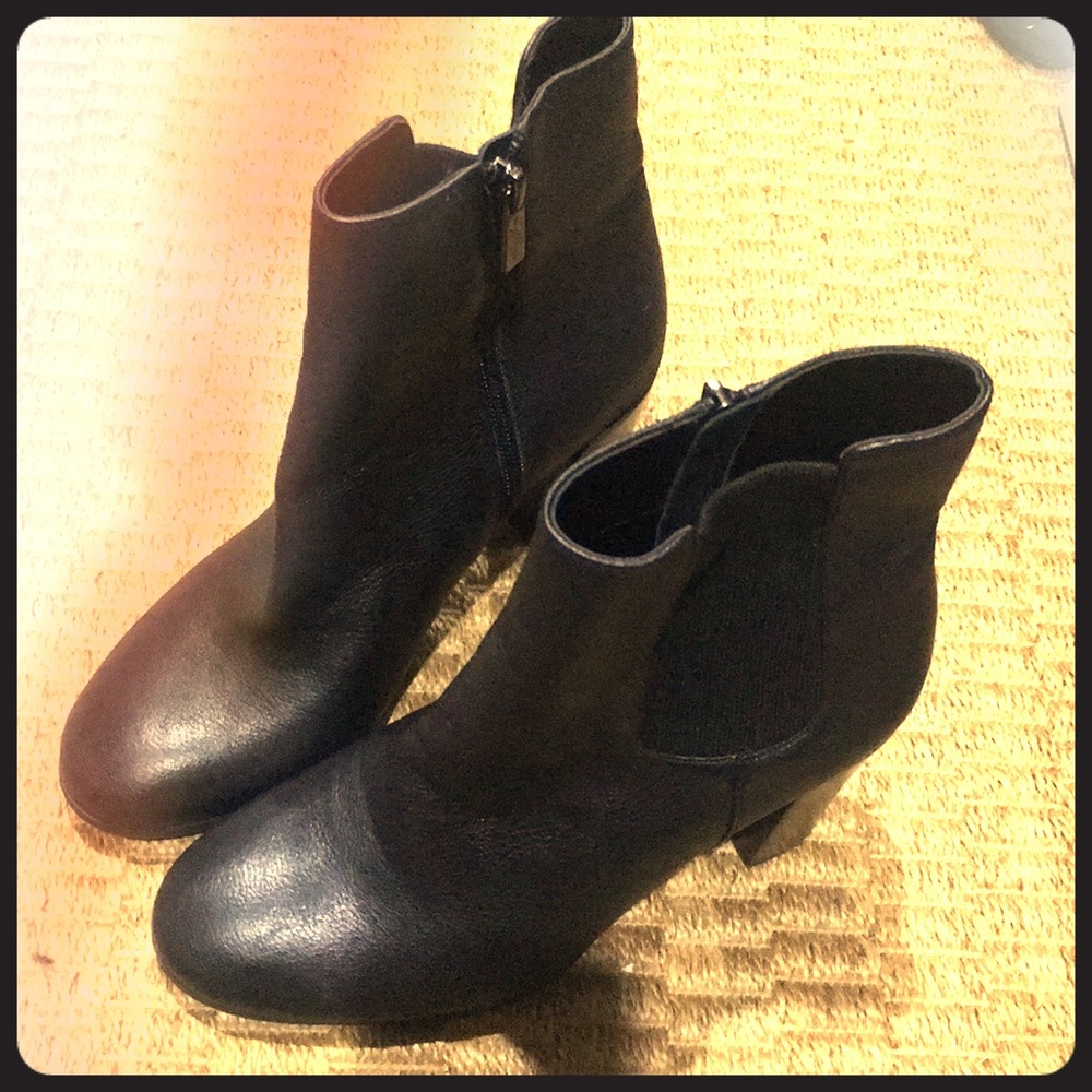 Kenneth Cole leather booties sz 8.5 w/side gusset